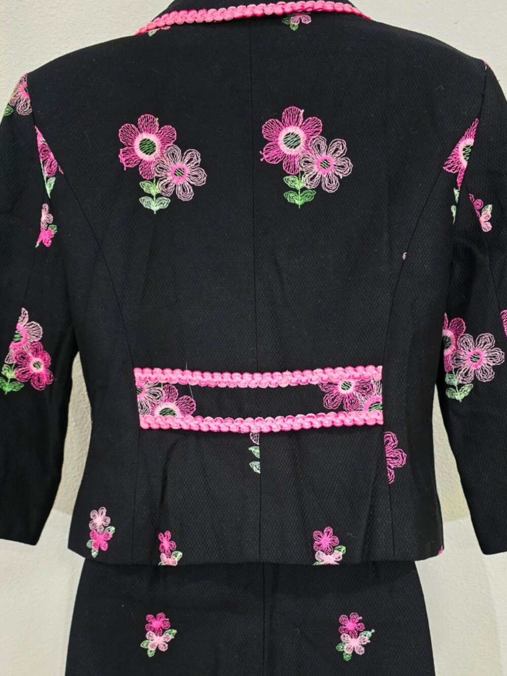 Cynthia Steffe ✦ Embroidered Jacket & Skirt Set ✦ Black Pink Floral Size 4 - Picture 11 of 16